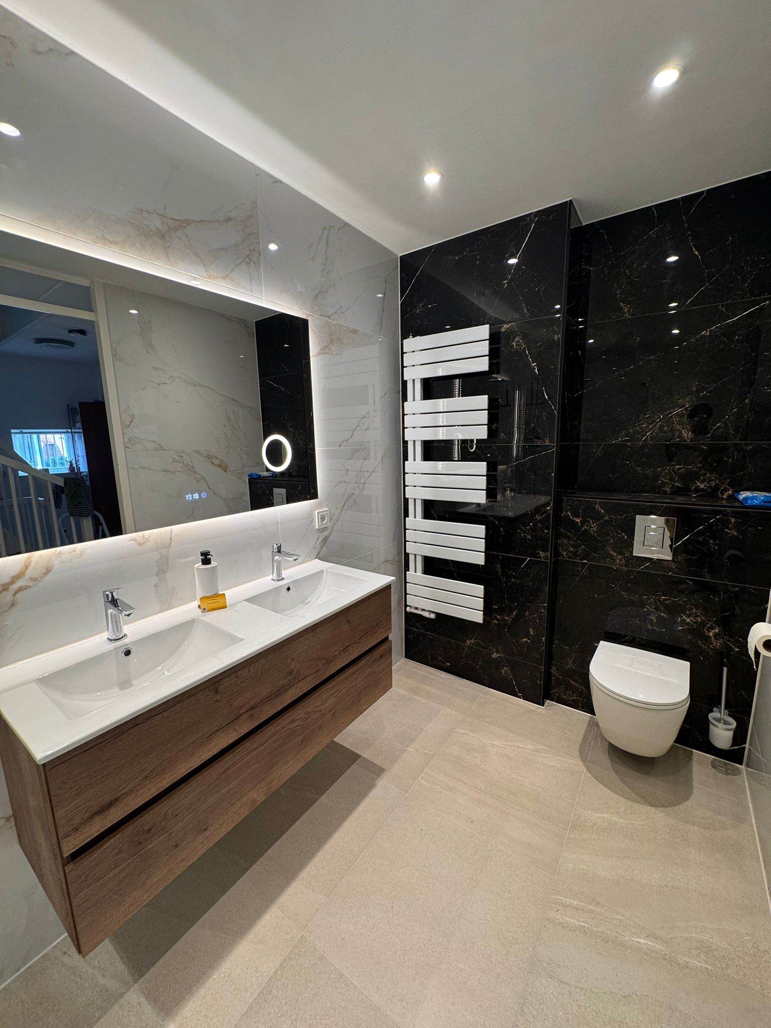 Afwerking van een badkamer